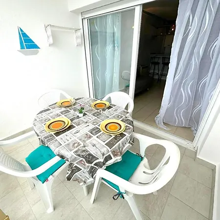 Meda Chica 3e Apartment Roses